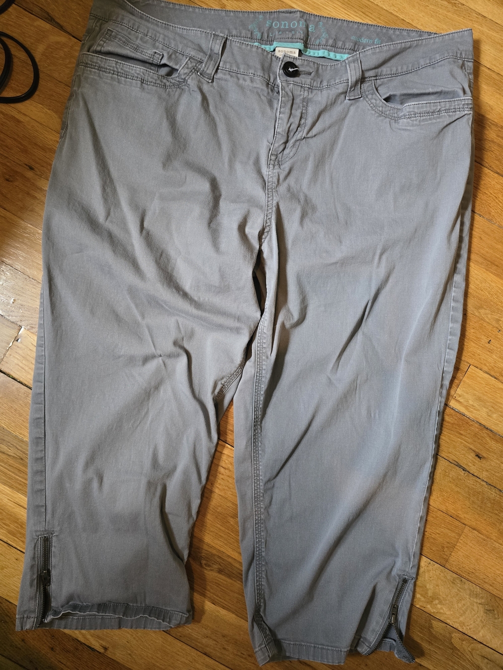 Sonoma Gray Crop Zip-Hem Capri Pants